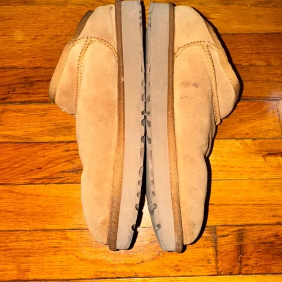 UGG Women’s Size 11 Chestnut Suede Shearling Slippers - Picture 8 of 10